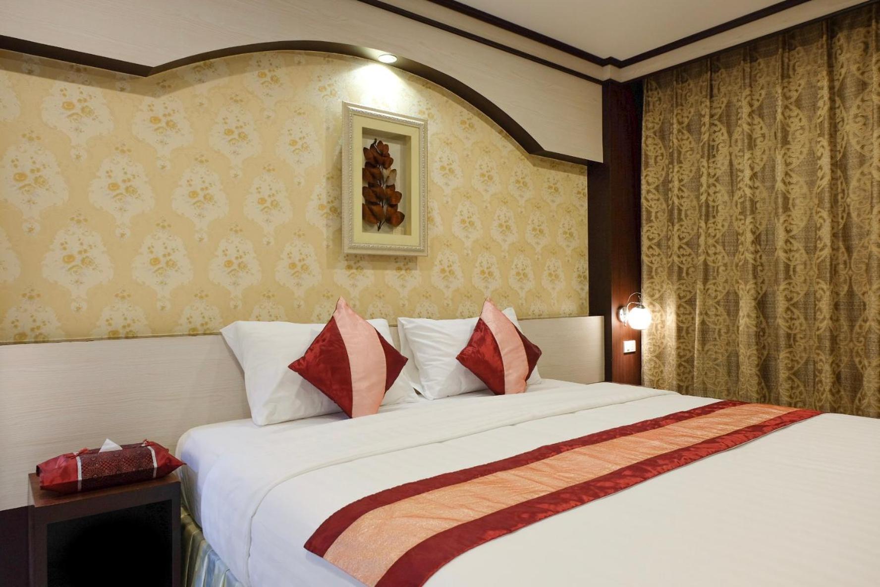 โชคดีเพลส Hotel สกลนคร ภายนอก รูปภาพ