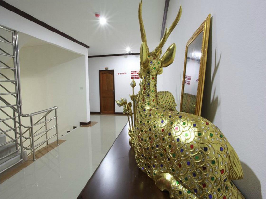 โชคดีเพลส Hotel สกลนคร ภายนอก รูปภาพ