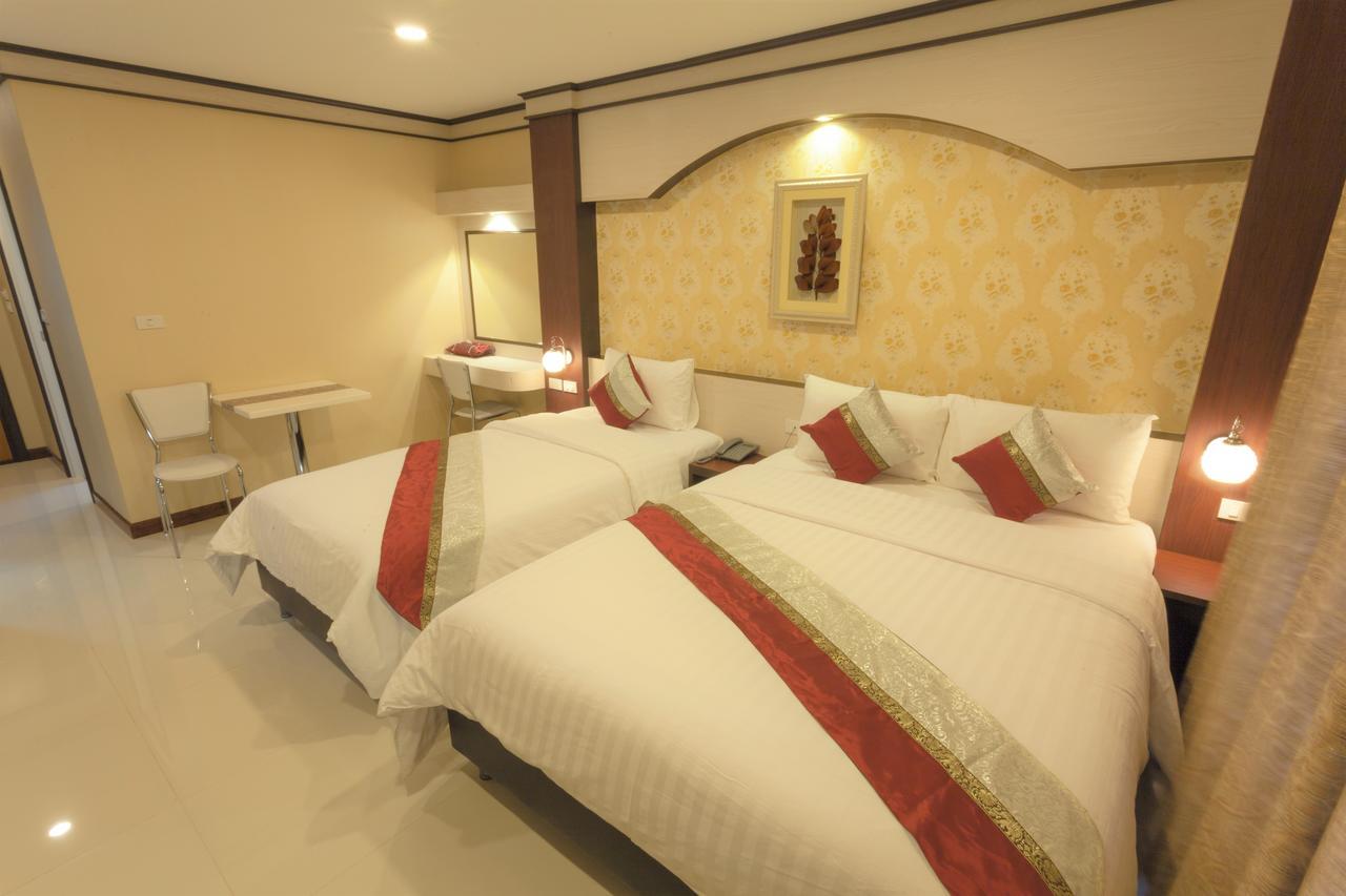 โชคดีเพลส Hotel สกลนคร ภายนอก รูปภาพ