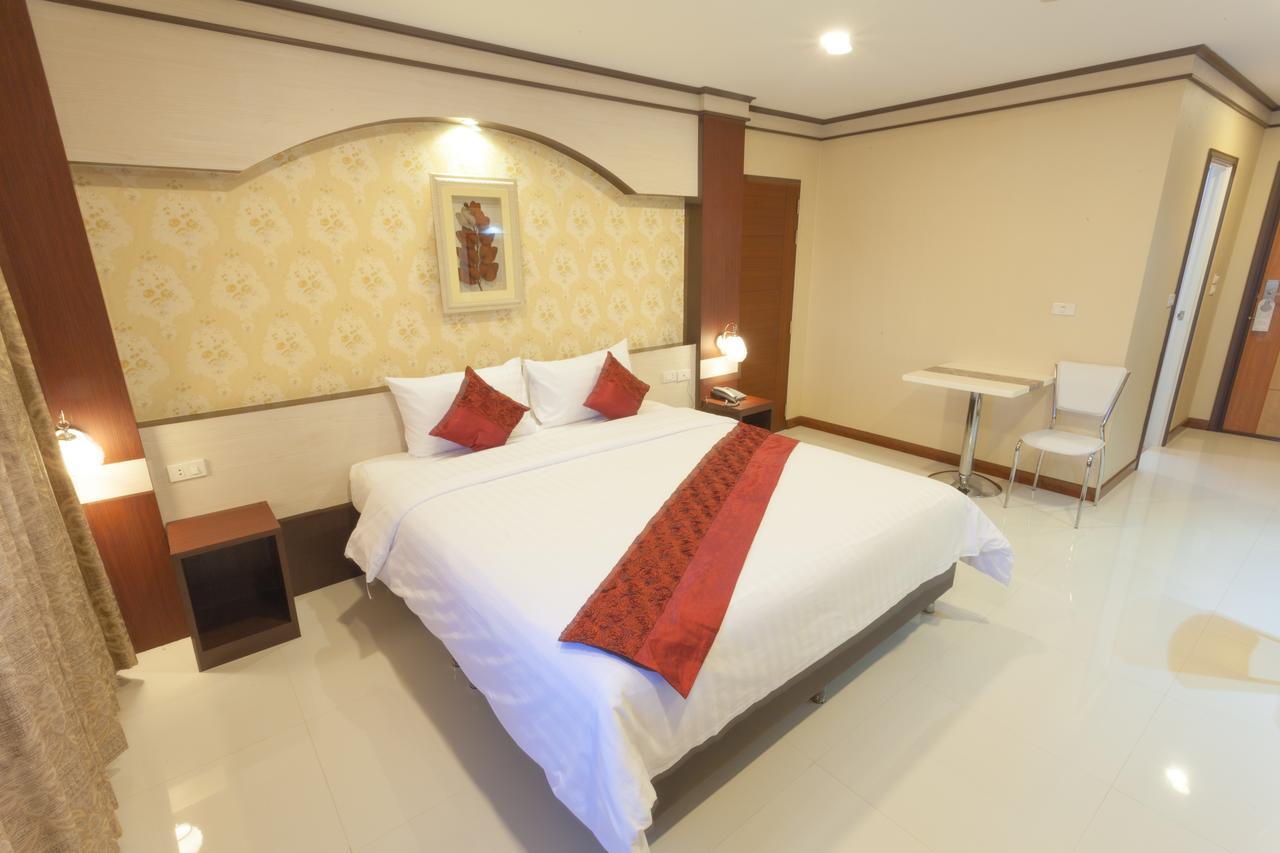โชคดีเพลส Hotel สกลนคร ภายนอก รูปภาพ