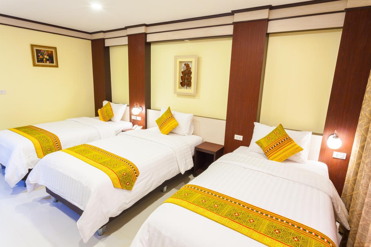 โชคดีเพลส Hotel สกลนคร ภายนอก รูปภาพ