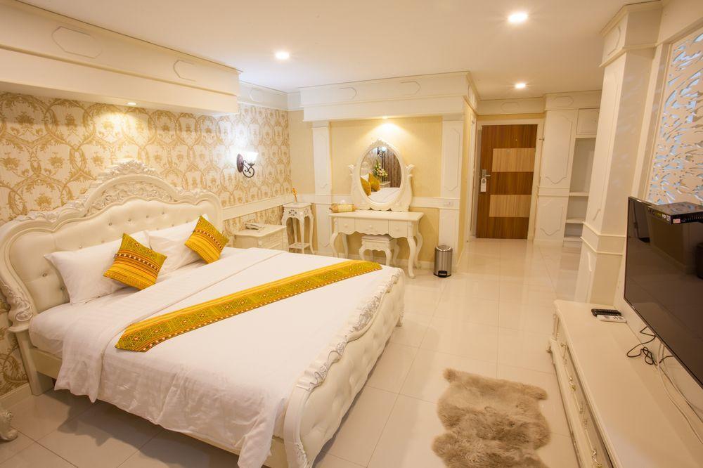โชคดีเพลส Hotel สกลนคร ภายนอก รูปภาพ