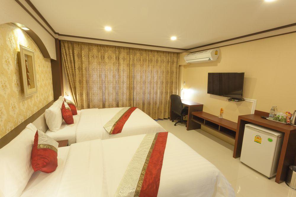 โชคดีเพลส Hotel สกลนคร ภายนอก รูปภาพ