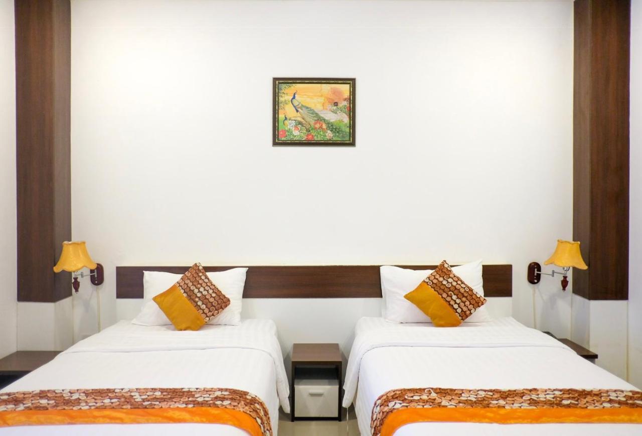 โชคดีเพลส Hotel สกลนคร ภายนอก รูปภาพ