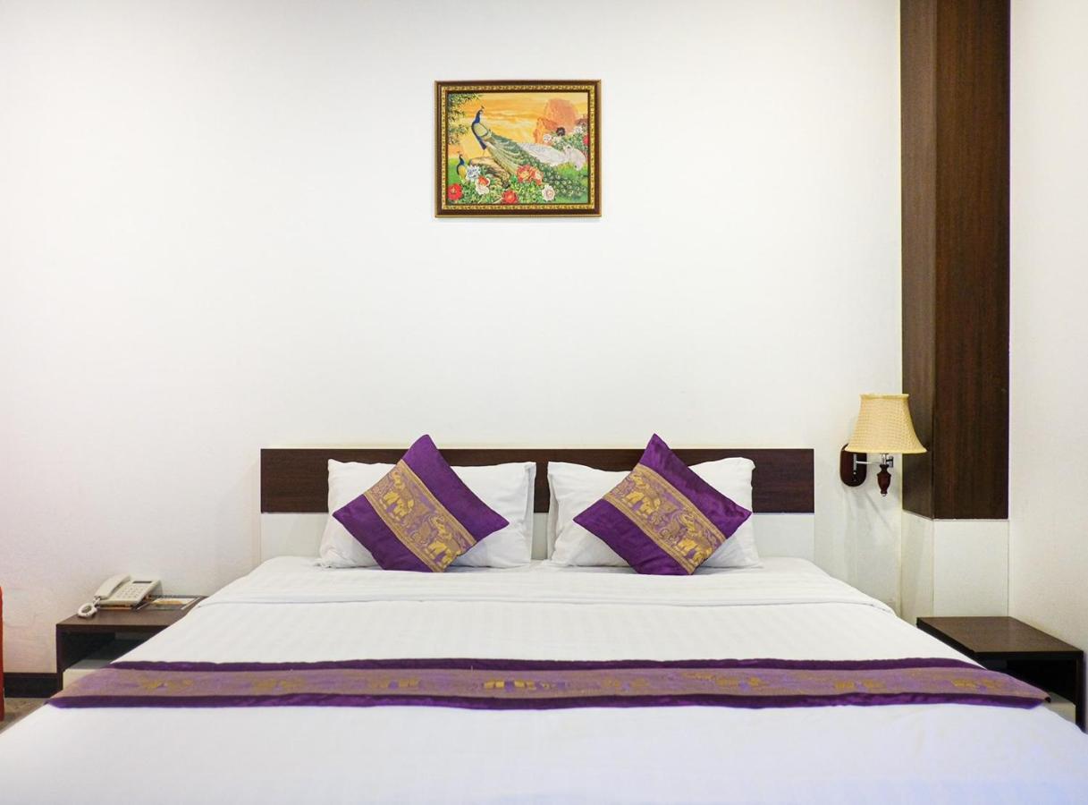 โชคดีเพลส Hotel สกลนคร ภายนอก รูปภาพ