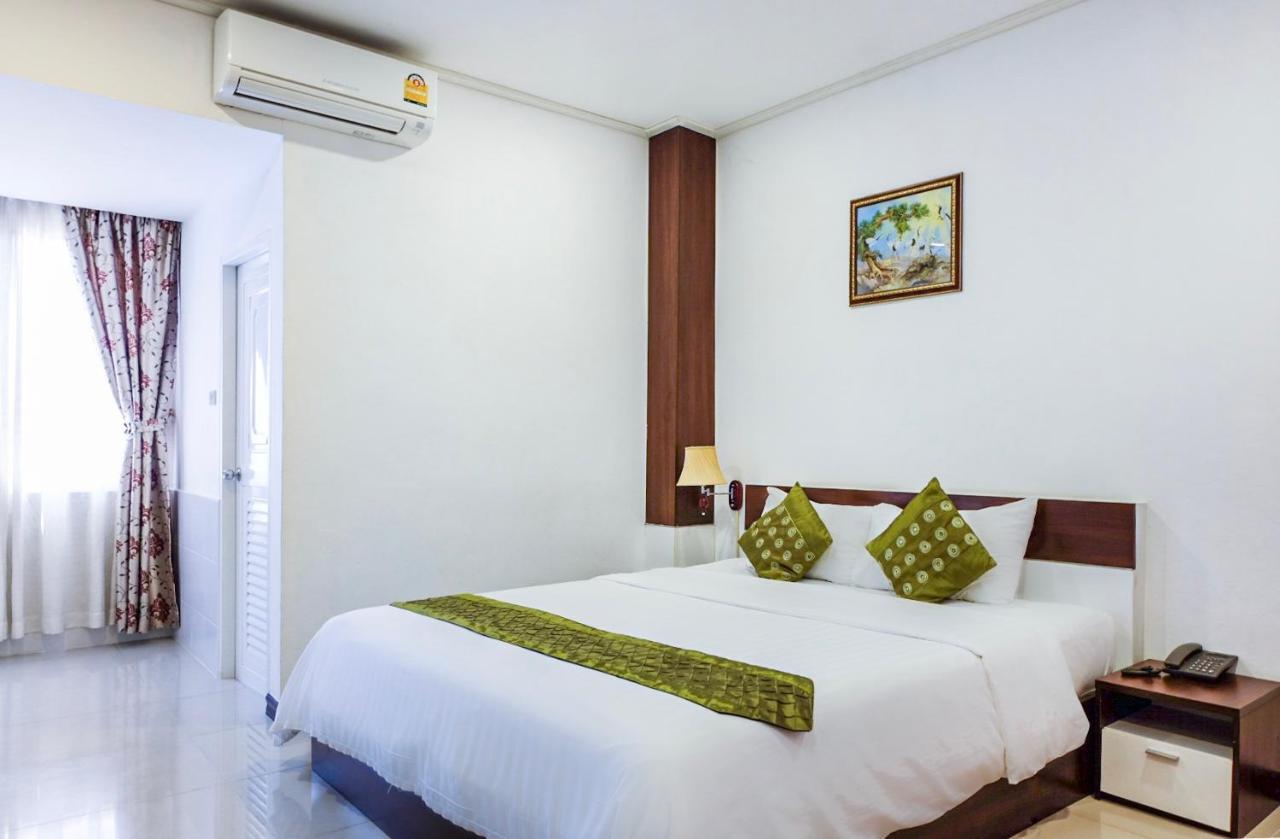โชคดีเพลส Hotel สกลนคร ภายนอก รูปภาพ