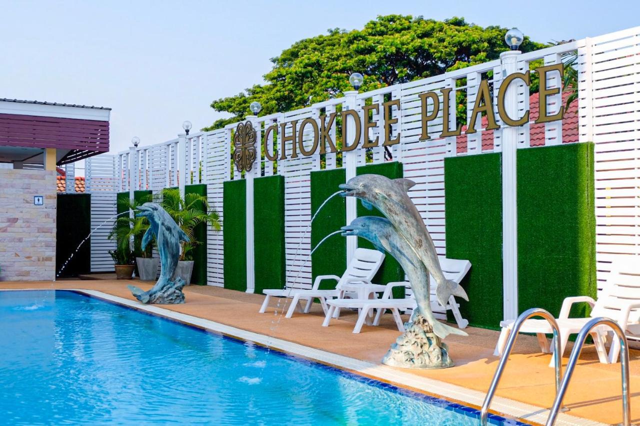 โชคดีเพลส Hotel สกลนคร ภายนอก รูปภาพ