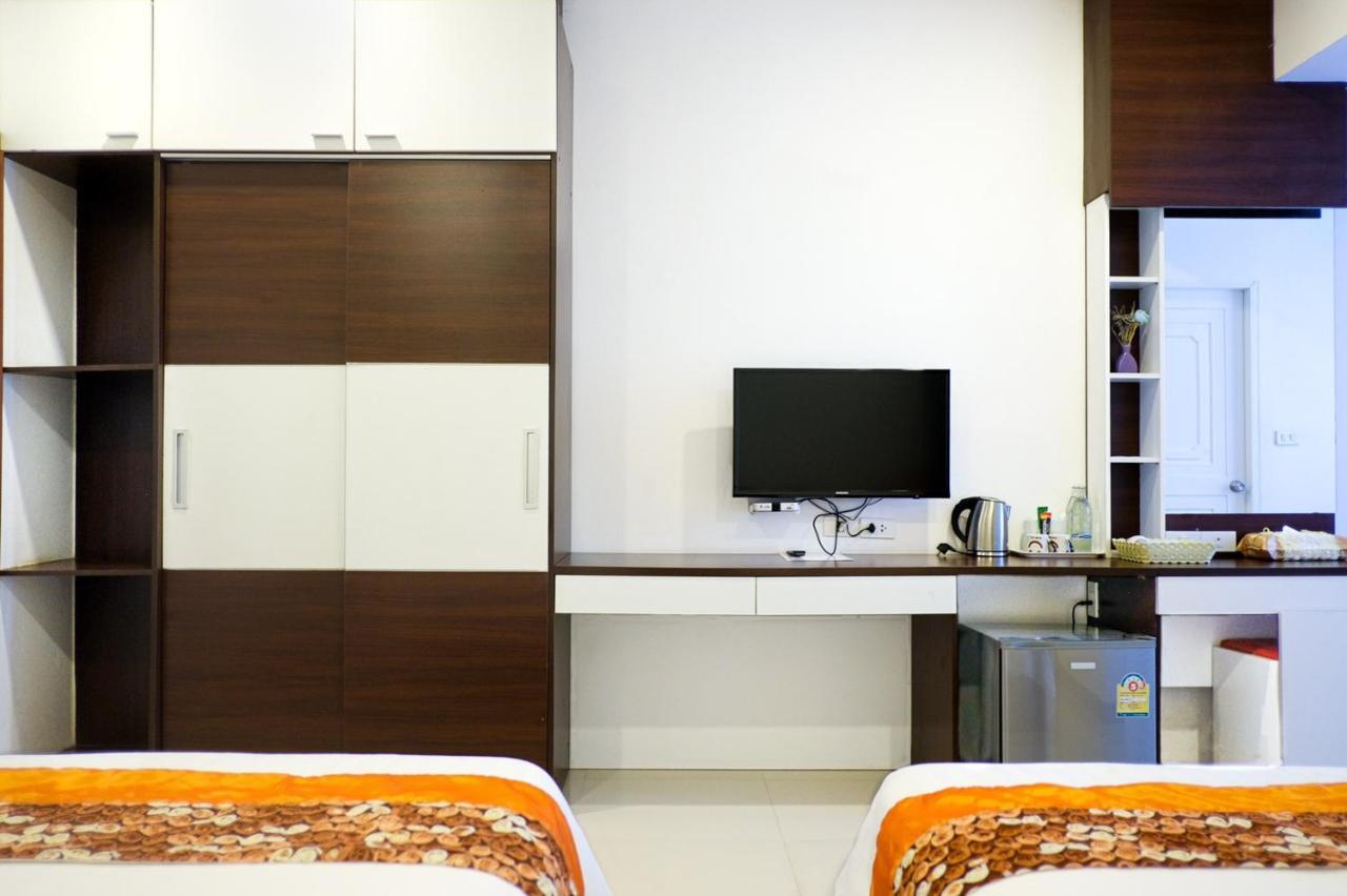 โชคดีเพลส Hotel สกลนคร ภายนอก รูปภาพ